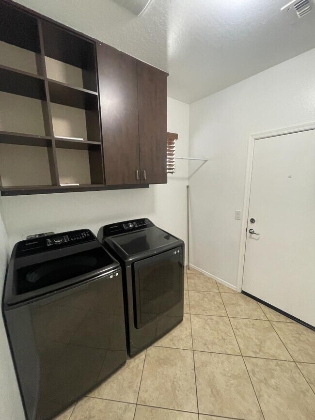 Building Photo - 4425 E Muriel Dr