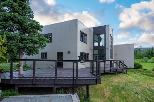 Building Photo - 11071 Mountain Lake Dr
