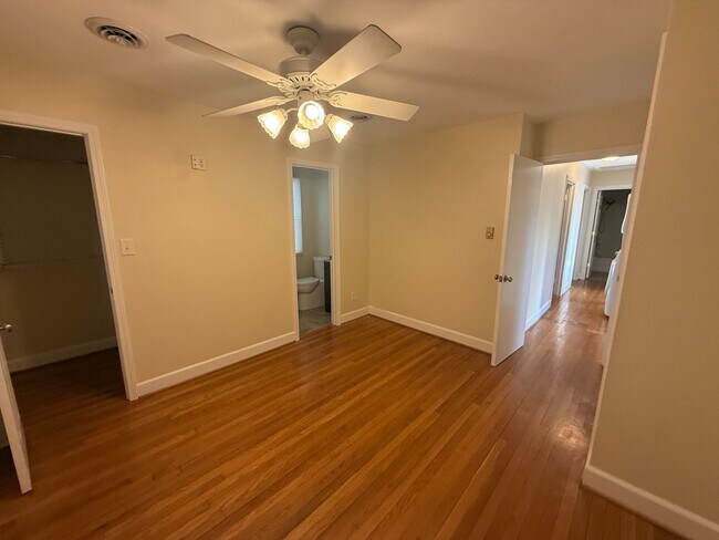 Building Photo - 300 Monticello Ln