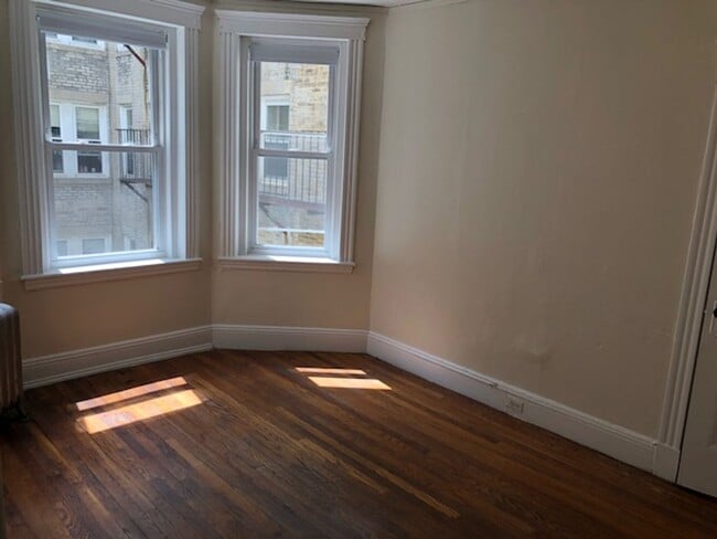Building Photo - 9/1 No Fee! Spacious Studio in Fenway/Kenmore!