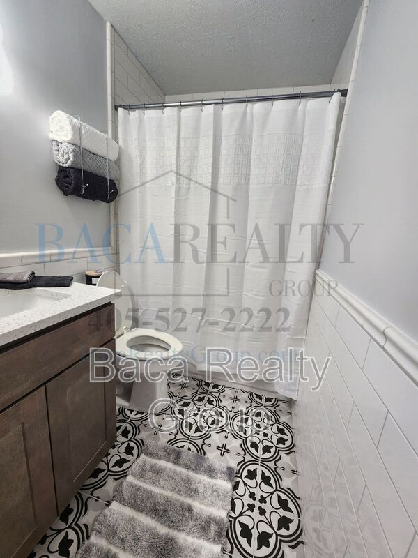 Building Photo - 630 S Lester Ln