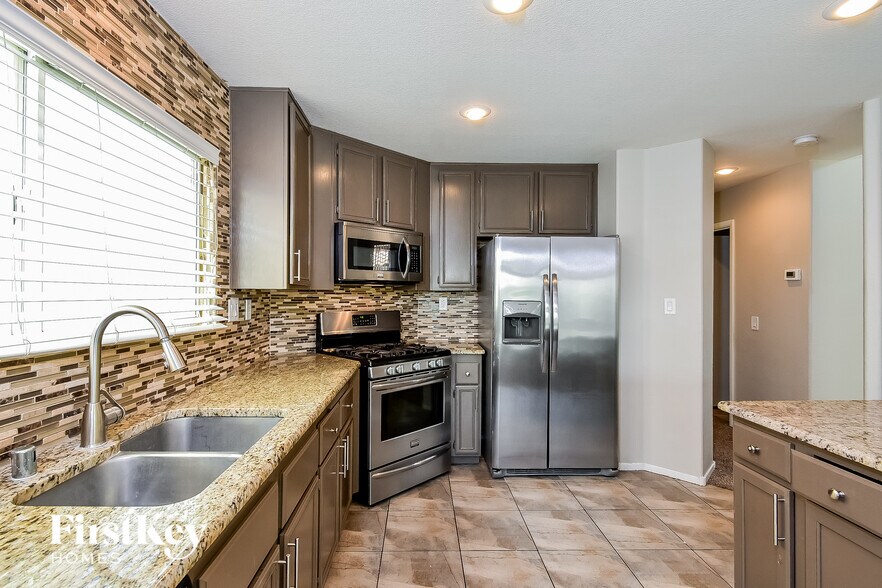 Building Photo - 6046 Evening View St