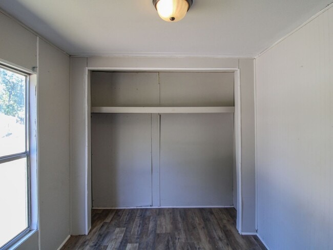 Building Photo - Updated 2BR/1BA Trailer in Muscle Shoals –...