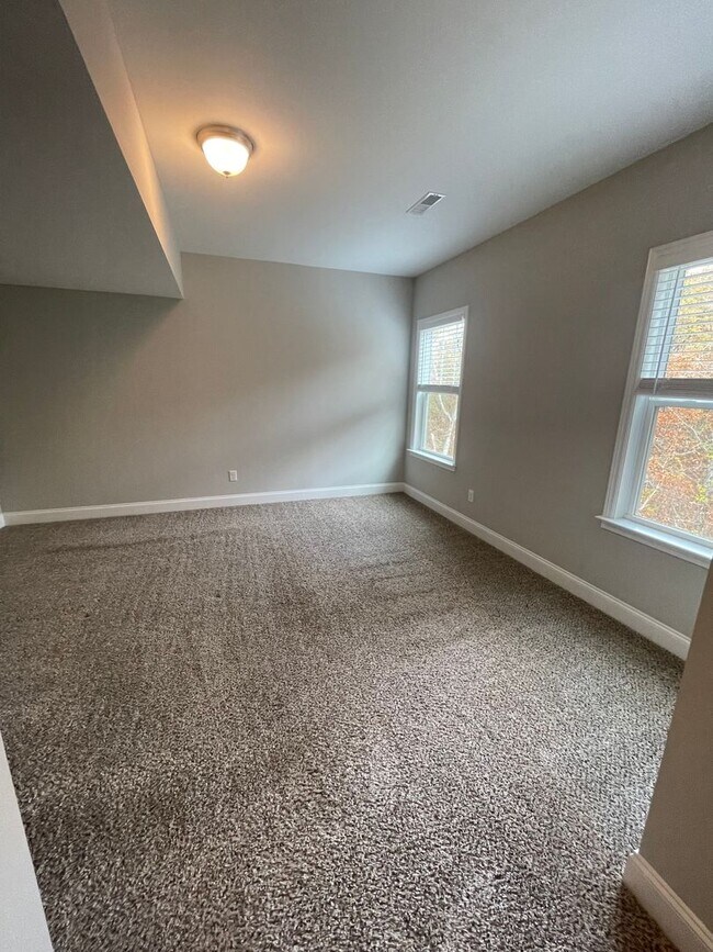 Building Photo - 4 Bedroom + Finished Basement for Rent in Ooltewah