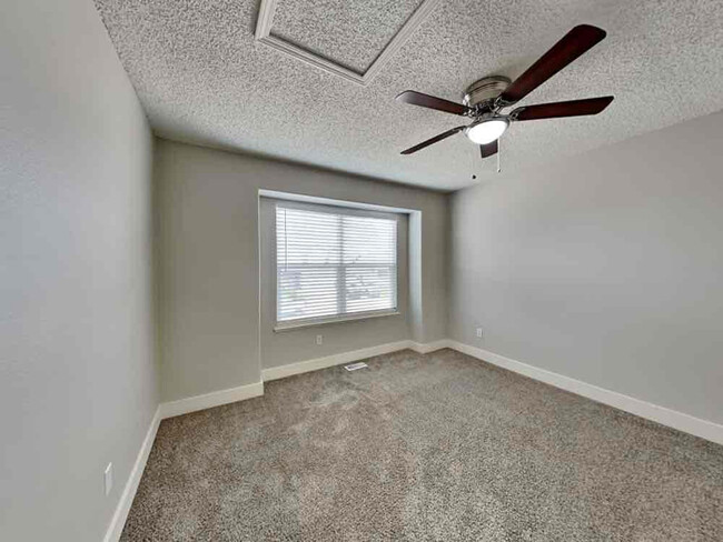 Building Photo - 5530 Los Robles Ct