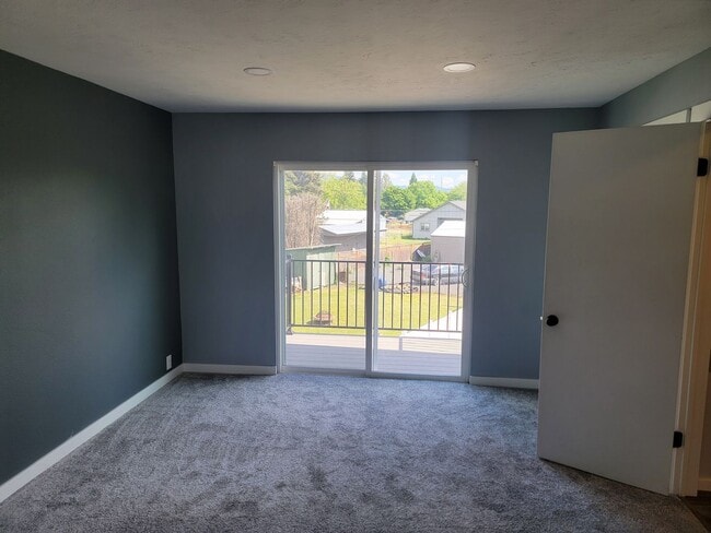 Building Photo - Beautiful 3-Bedroom Home - EV Charger - Pet Friendly