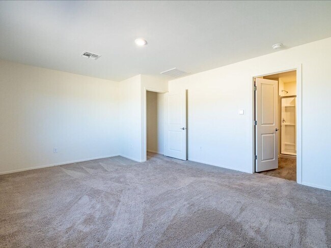 Building Photo - PRICE REDUCTION! AND 1/2 OFF FIRST MONTH'S RENT!