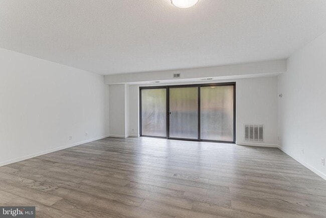 Building Photo - 203 Yoakum Pkwy