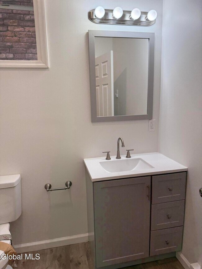 Building Photo - 346 Madison Ave