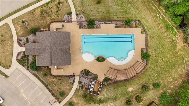 Building Photo - 585 Concho St