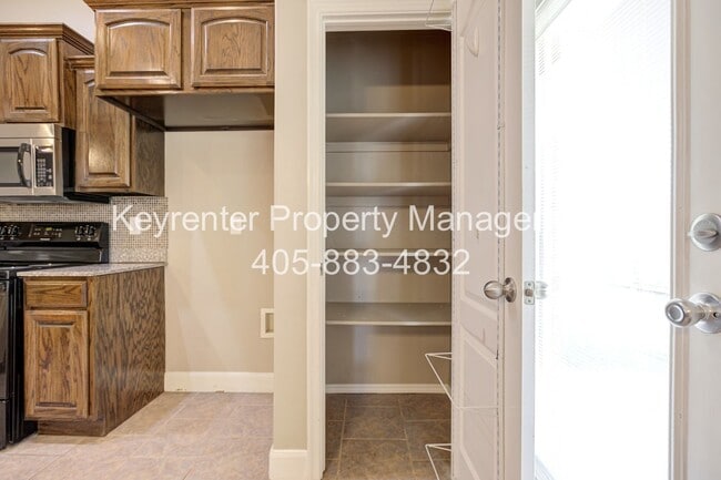 Building Photo - Spacious 4-Bedroom Home with Modern Upgrades & Prime Location