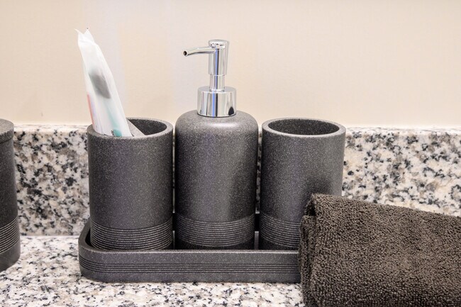 Building Photo - 714 Richmond Ave.