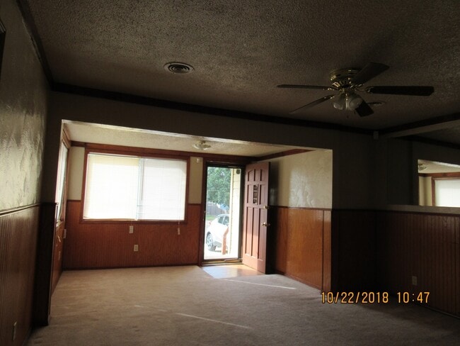 Building Photo - MOVE IN SPECIAL: $200 OFF THE FIRST FULL M...