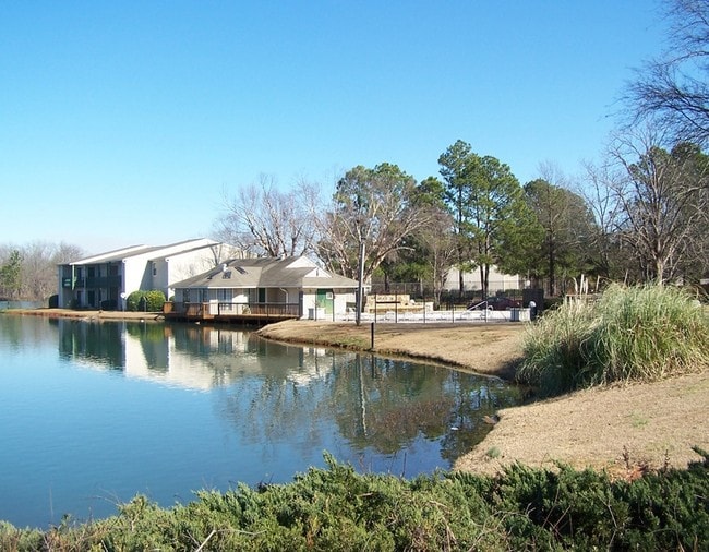 Building Photo - Lake Vista Apartments