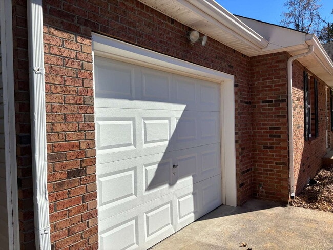 Building Photo - 3409 Dailey Rd