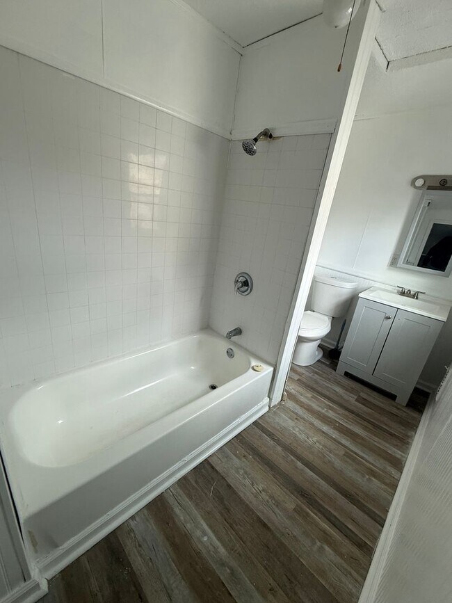 Building Photo - 3 BDRM HOUSE FOR RENT