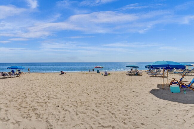 Building Photo - 120 S Ocean Blvd
