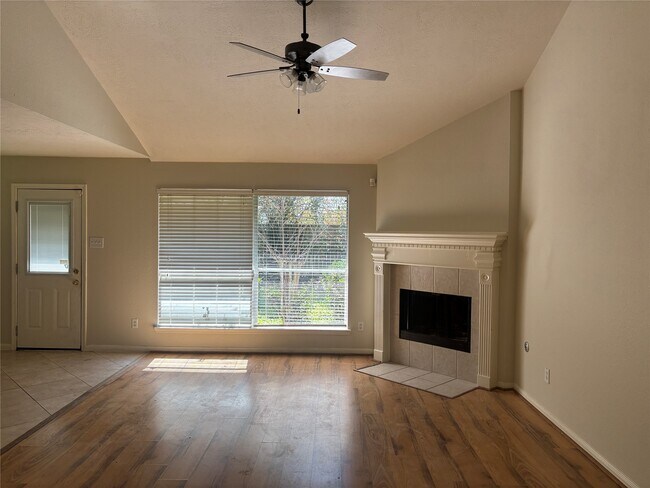 Building Photo - 3526 Glenhill Dr