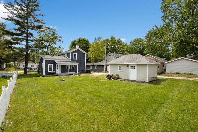 Building Photo - 714 E Jackson St