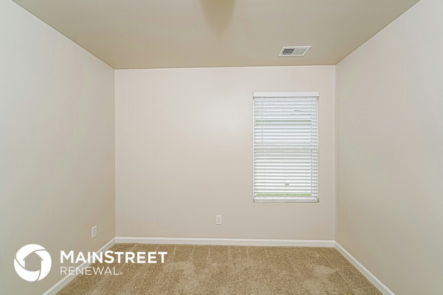 Building Photo - 832 Lora Ln