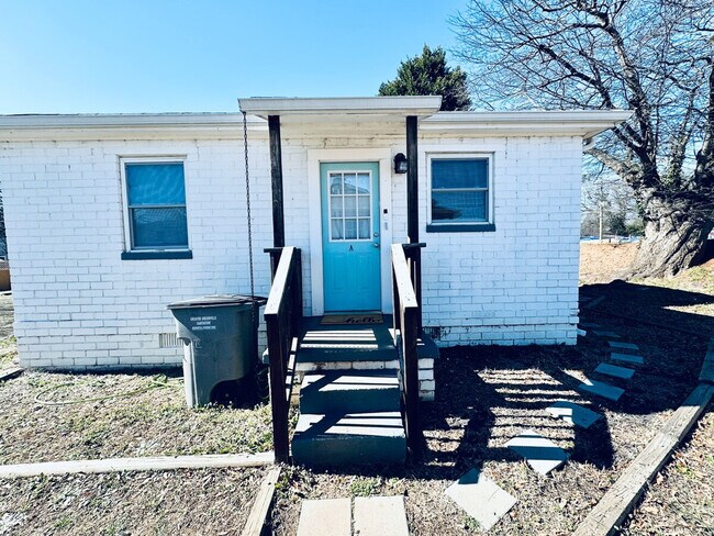 Building Photo - 403 Cedar Lane Rd