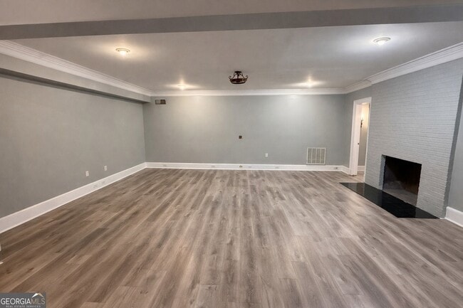 Building Photo - 269 W Hermitage Rd NE