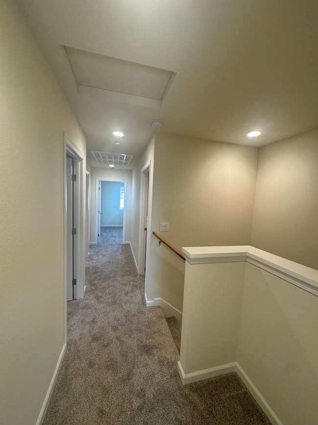 Building Photo - 842 Mission De Oro Dr