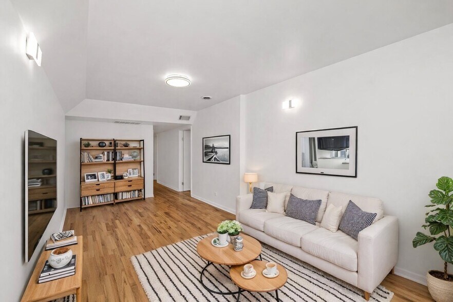 Building Photo - 1739 W Beach Ave