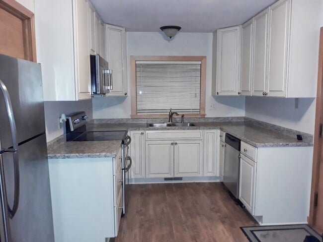 Building Photo - 724 Wisconsin St