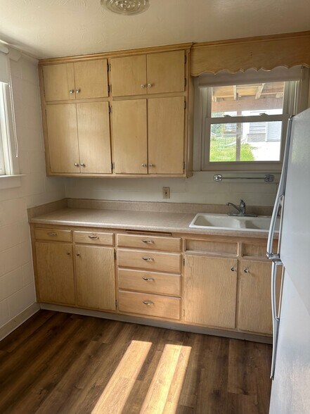 Kitchen - 865 S 45th St
