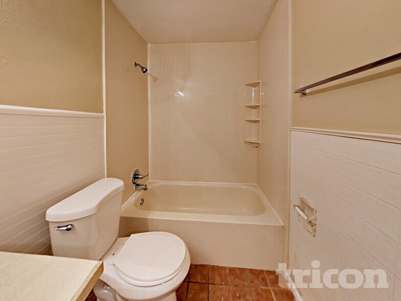 Building Photo - 8840 55th Wy N