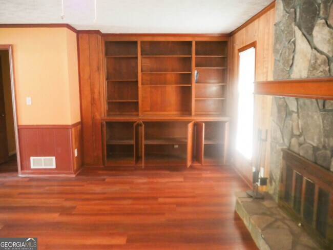 Building Photo - 6451 Edenfield Dr