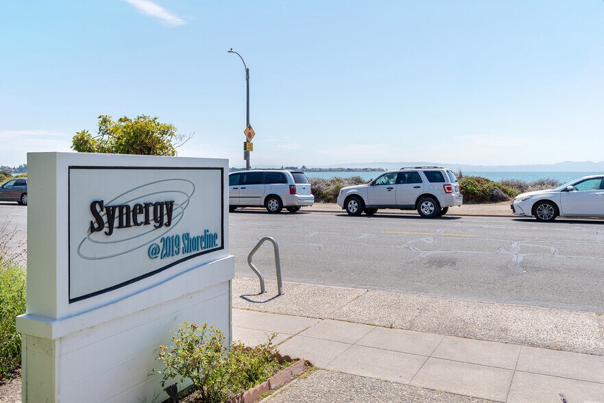 Building Photo - 2019 Shore Line Dr