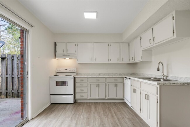 Kitchen (1) - Fairmeadow Townhomes