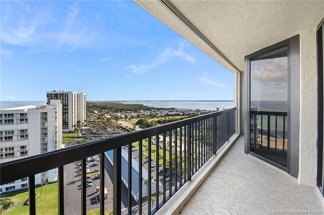 Building Photo - 9550 S Ocean Dr