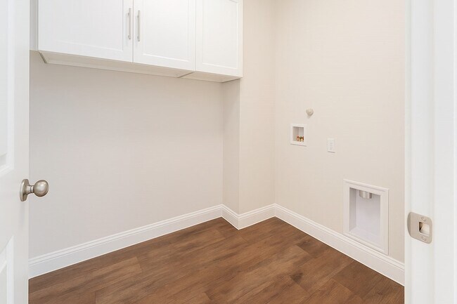 Building Photo - 292 Sunnyside Dr