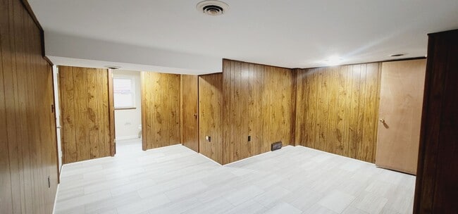 Building Photo - 8578 Kirsch Rd