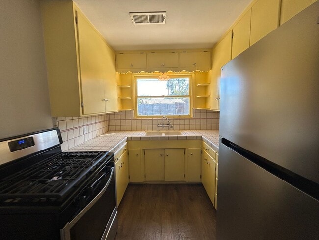 Building Photo - 508 El Vista Ave