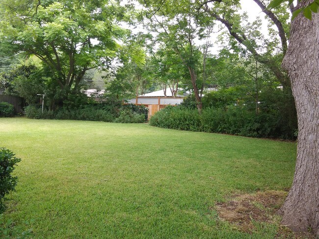 Building Photo - 353 Irvington Dr