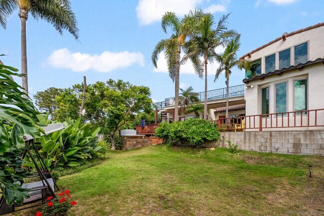 Building Photo - 701 N Granados Ave