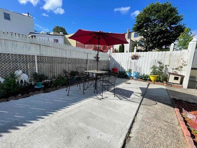 Building Photo - 1307 44th St