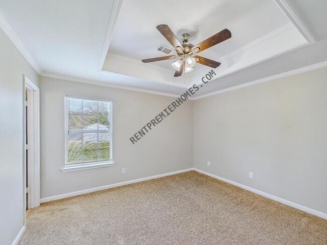 Building Photo - 14 Stephens St