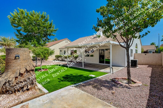 Building Photo - 832 Seco Verde Ave