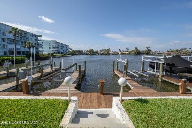Building Photo - 205 S Banana River Blvd