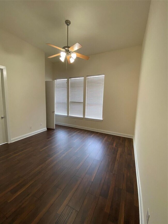 Building Photo - Contemporary M Street Duplex with 3rd Floo...