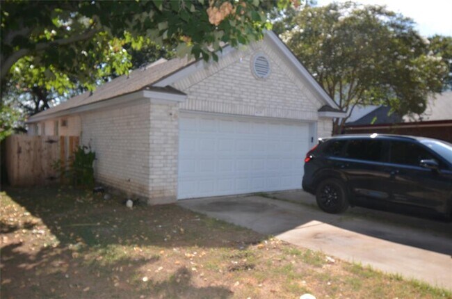 Building Photo - 4729 Castleman Dr