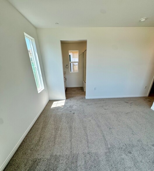 Building Photo - 1313 Yeager Ave