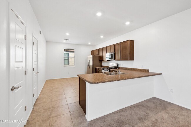 Building Photo - 6330 S Crescent Peak Dr