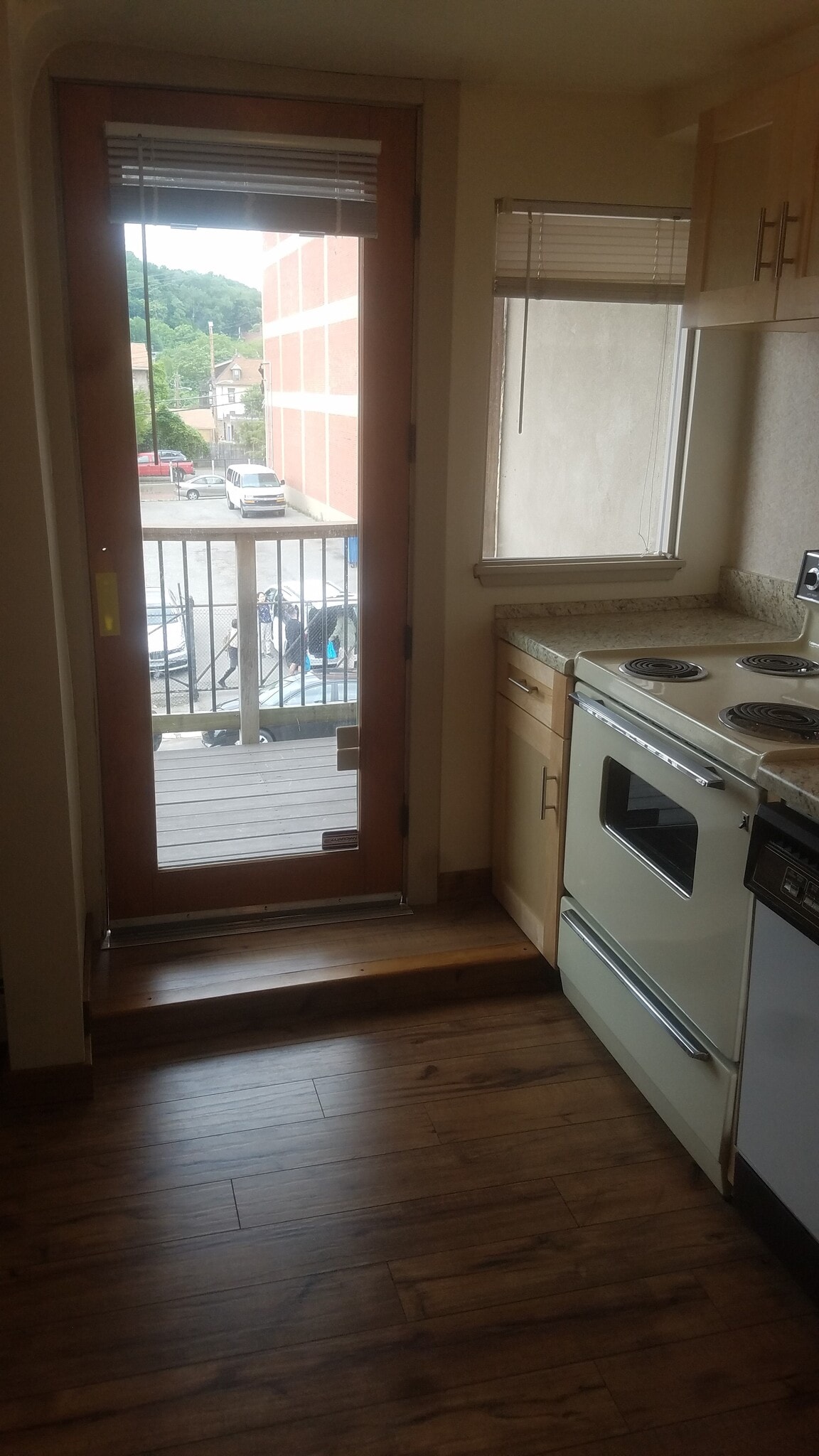 Building Photo - 745 S Millvale Ave