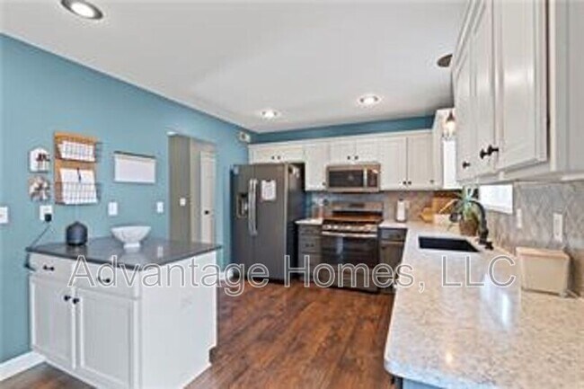 Building Photo - 11516 N Windsor Ave